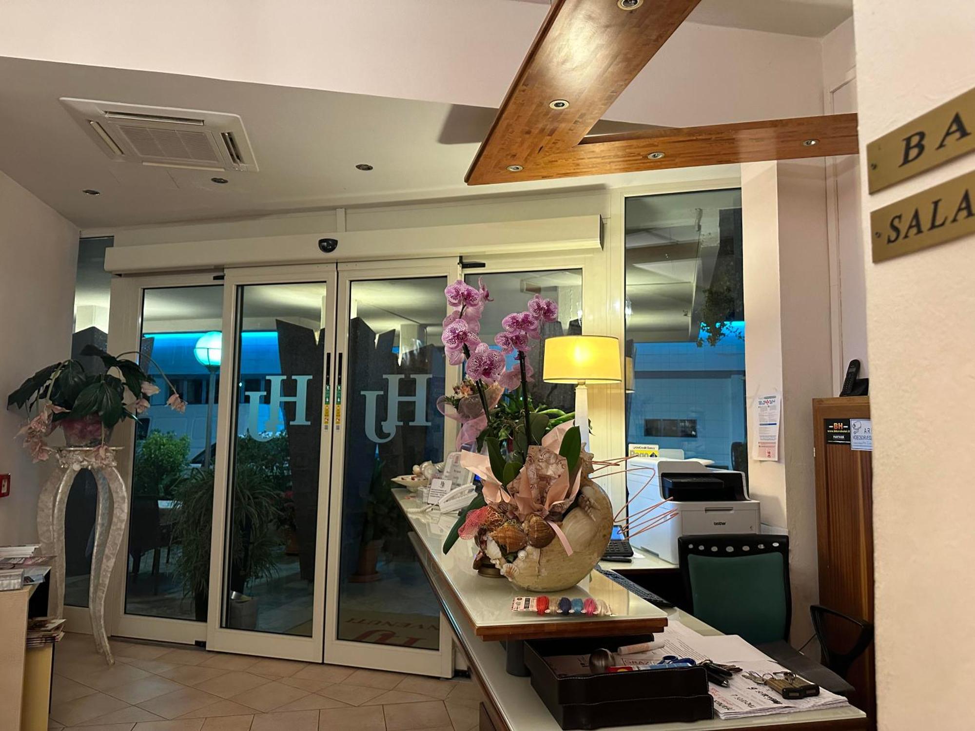 Hotel Julia Llido Degli Estensi Bagian luar foto