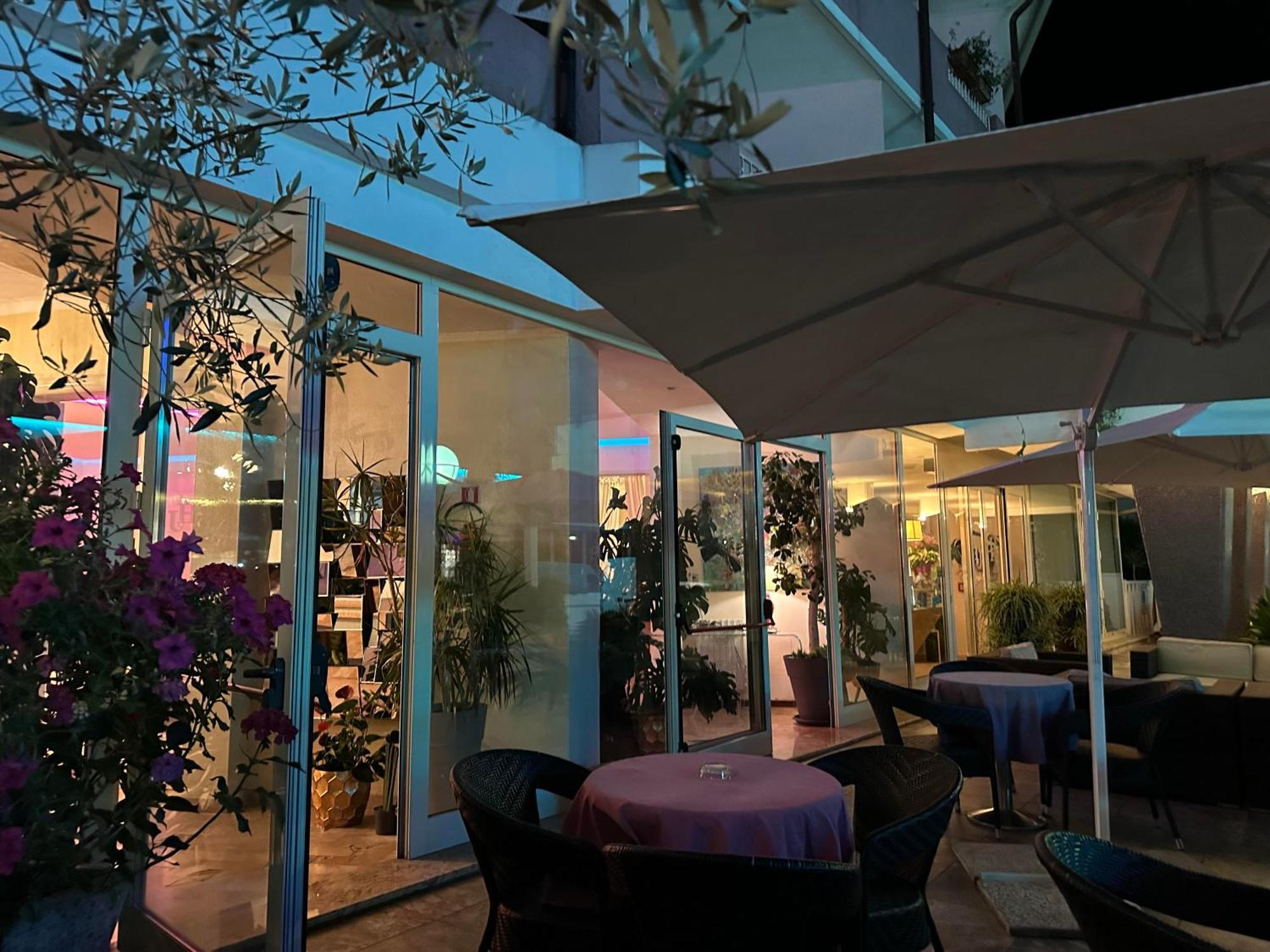 Hotel Julia Llido Degli Estensi Bagian luar foto