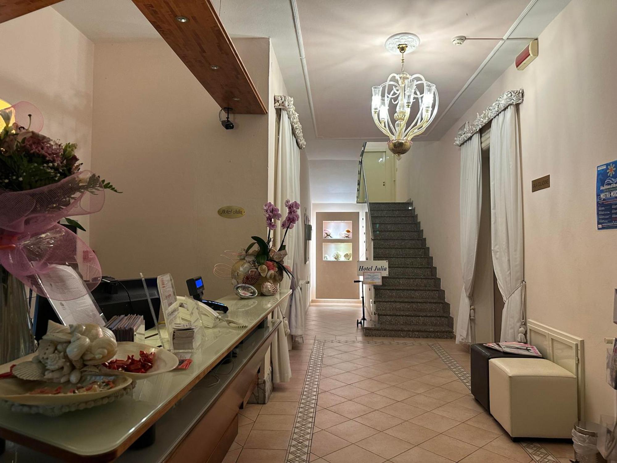 Hotel Julia Llido Degli Estensi Bagian luar foto