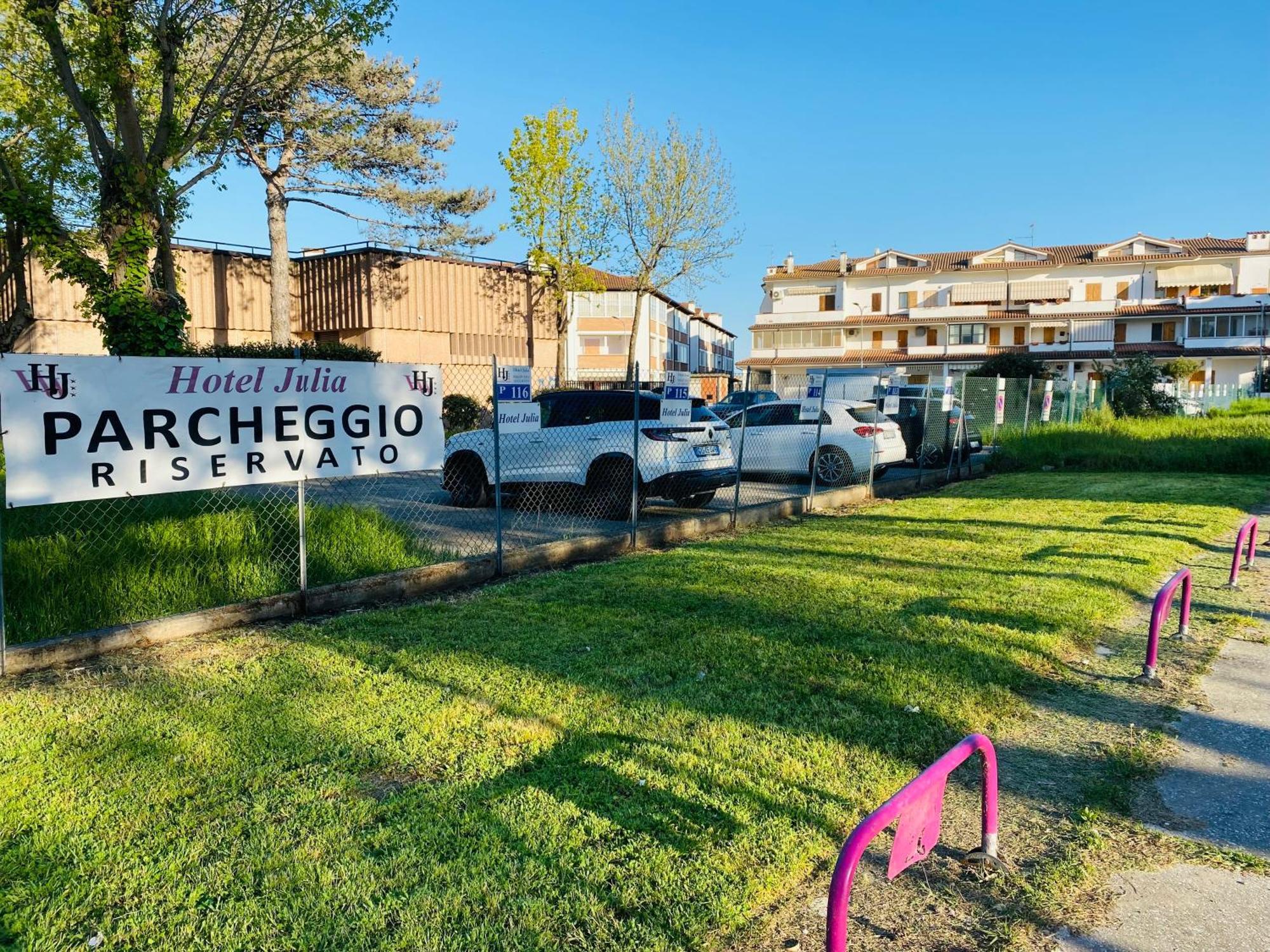 Hotel Julia Llido Degli Estensi Bagian luar foto