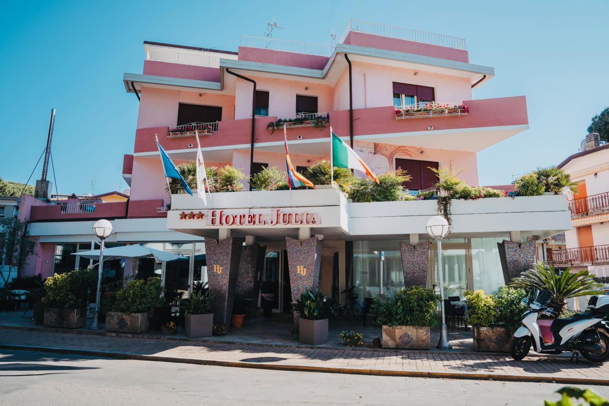 Hotel Julia Llido Degli Estensi Bagian luar foto