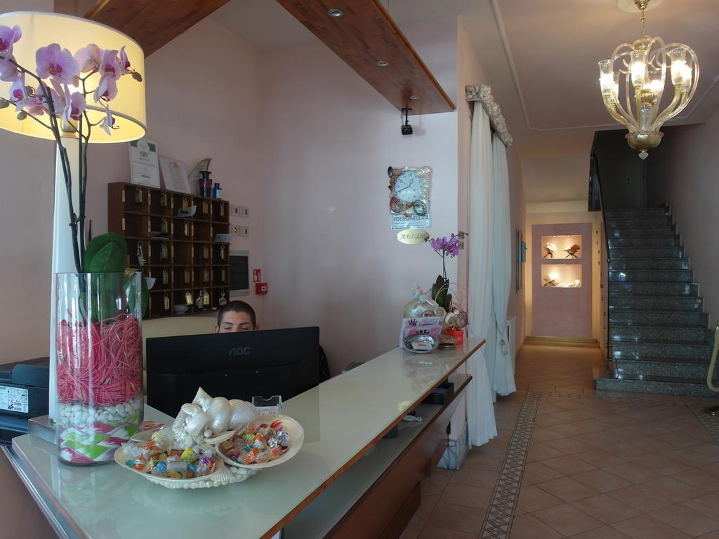 Hotel Julia Llido Degli Estensi Bagian luar foto